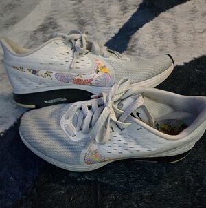 Nike Zoom Strike 2 Women's White Floral Sneakers